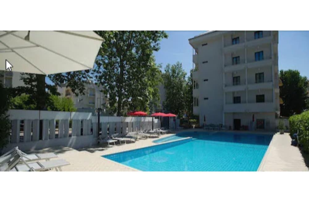 Hotel Ines Cattolica Exterior photo