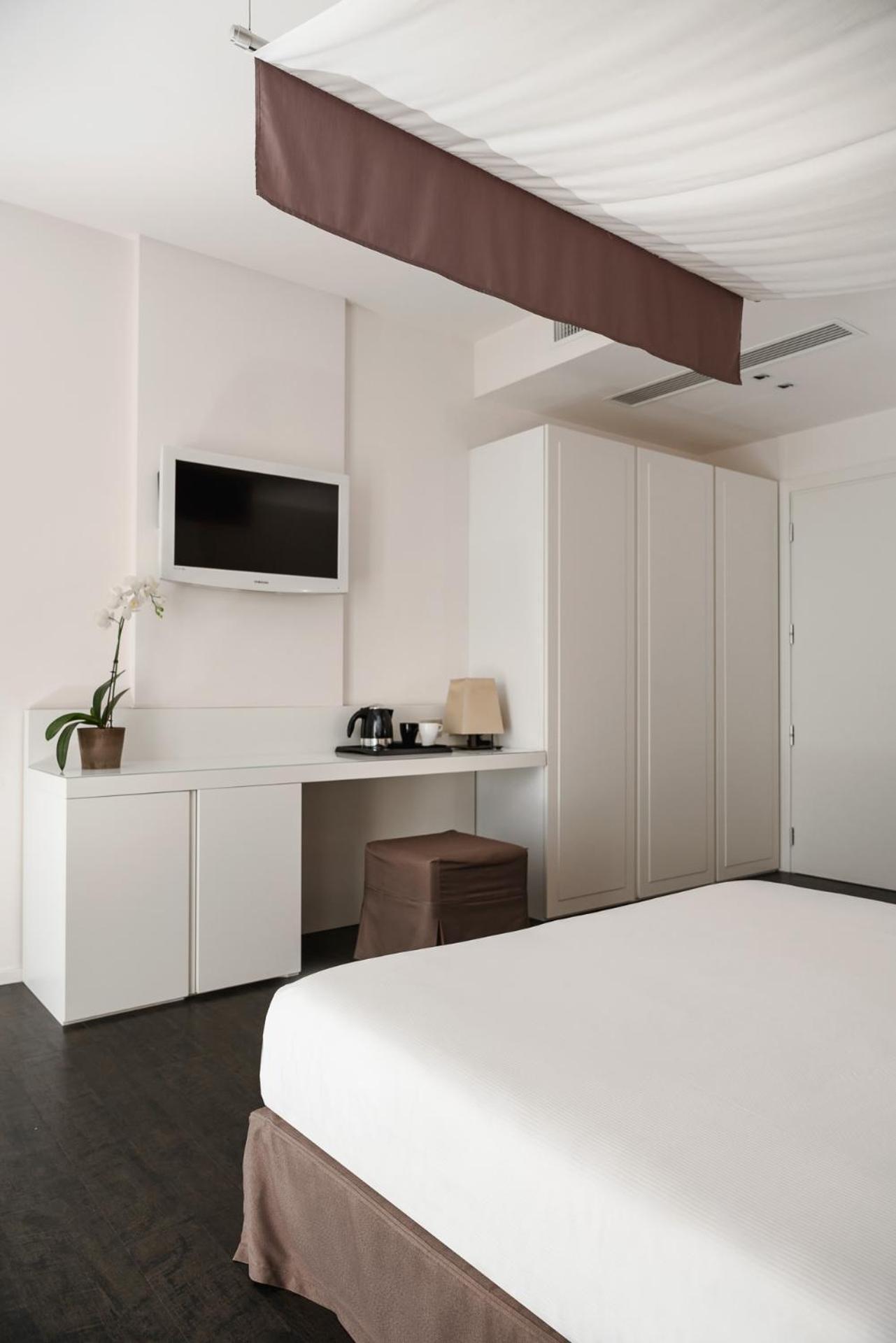 Hotel Ines Cattolica Exterior photo